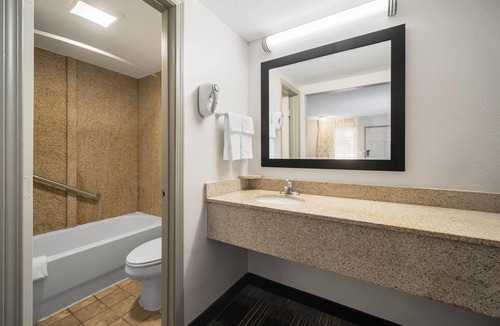 Canton Hotel | Days Inn by Wyndham Canton
