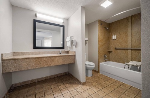 Canton Hotel | Days Inn by Wyndham Canton