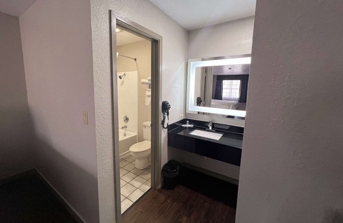 Canton Hotel | Days Inn by Wyndham Canton