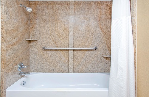 Canton Hotel | Days Inn by Wyndham Canton