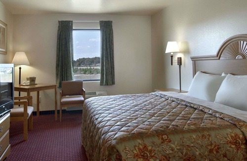 Centre Hotel | Days Inn by Wyndham Centre