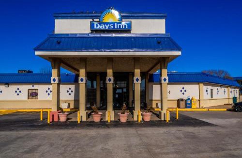 Clinton Hotel | Days Inn by Wyndham Clinton