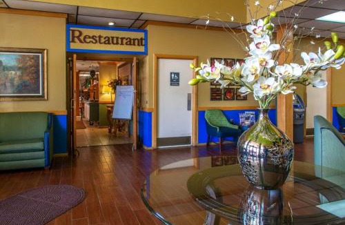 Clinton Hotel | Days Inn by Wyndham Clinton