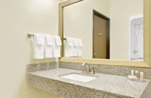 Collinsville Hotel | Days Inn by Wyndham Collinsville/St. Louis