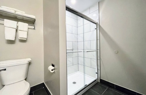 Columbus Hotel | Days Inn by Wyndham Columbus IN