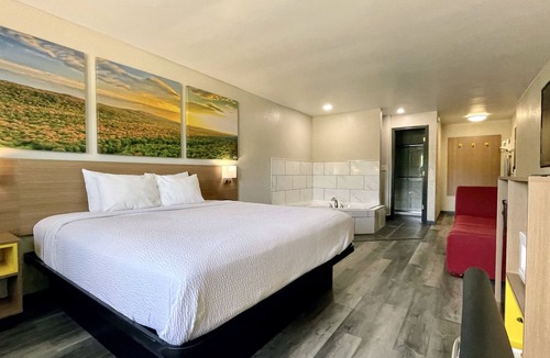 Columbus Hotel | Days Inn by Wyndham Columbus IN