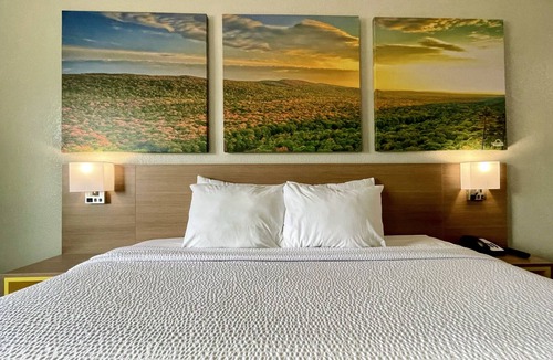 Columbus Hotel | Days Inn by Wyndham Columbus IN