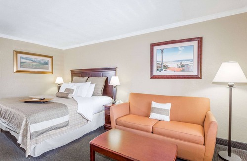 Destin Hotel | Days Inn by Wyndham Destin