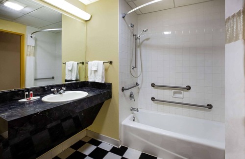 Donegal Hotel | Days Inn by Wyndham Donegal