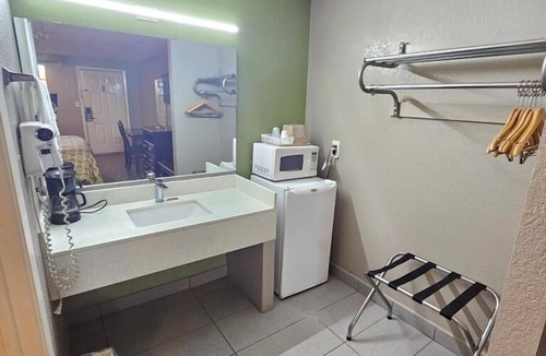 Dumas Hotel | Days Inn by Wyndham Dumas Arkansas