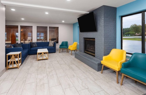 Eagle River Hotel | Days Inn by Wyndham Eagle River