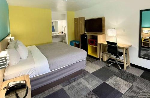 Niceville Hotel | Days Inn by Wyndham Eglin AFB