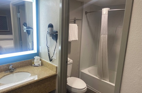 El Paso Hotel | Days Inn by Wyndham El Paso West