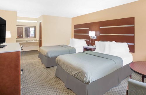 Fayetteville Hotel | Days Inn by Wyndham Fayetteville