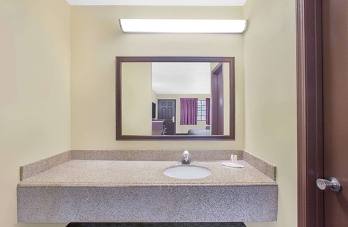 Fayetteville Hotel | Days Inn by Wyndham Fayetteville