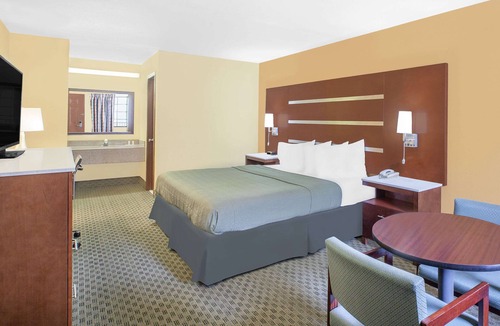 Fayetteville Hotel | Days Inn by Wyndham Fayetteville
