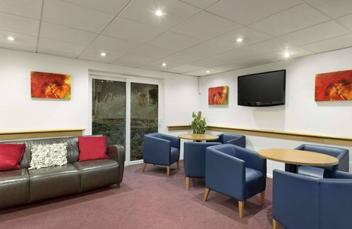 Fleet Hotel | Days Inn by Wyndham Fleet M3