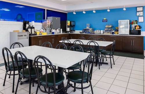 Forsyth Hotel | Days Inn by Wyndham Forsyth