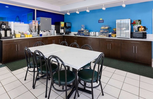 Forsyth Hotel | Days Inn by Wyndham Forsyth