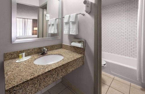 Frederick Hotel | Days Inn by Wyndham Frederick