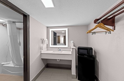 Gainesville Hotel | Days Inn by Wyndham Gainesville