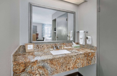 Greenville Hotel | Days Inn by Wyndham Greenville MS
