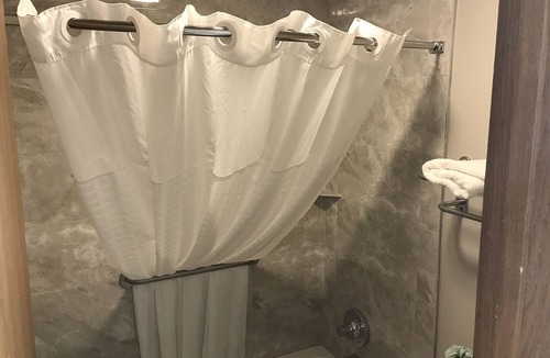Grove Hotel | Days Inn by Wyndham Grove