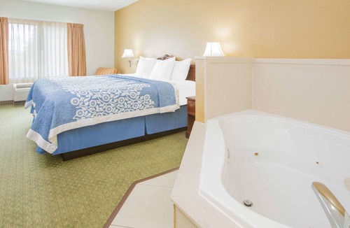Hattiesburg Hotel | Days Inn by Wyndham Hattiesburg MS