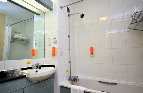 Hamilton Hotel | Days Inn by Wyndham Hamilton