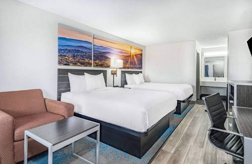 Hamilton Hotel | Days Inn by Wyndham Hamilton