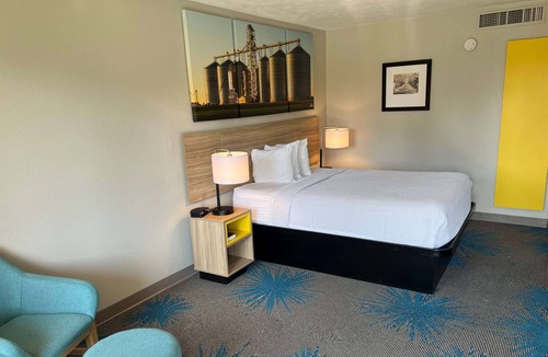 Hays Hotel | Days Inn by Wyndham Hays