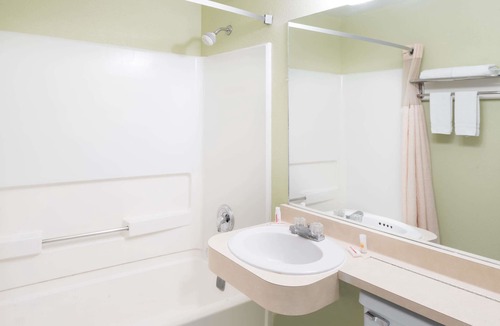 West Henrietta Hotel | Days Inn by Wyndham Henrietta/Rochester Area