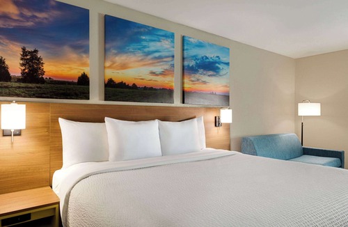 Hillsboro Hotel | Days Inn by Wyndham Hillsboro