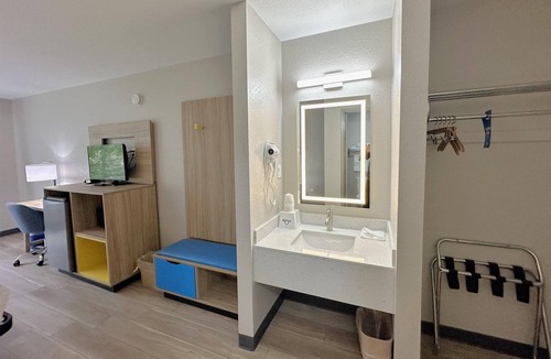 Holland Hotel | Days Inn by Wyndham Holland