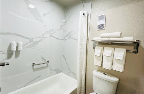 Holland Hotel | Days Inn by Wyndham Holland