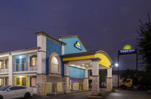 North Shore Hotel | Days Inn by Wyndham Houston East