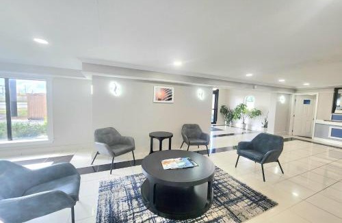 Brookhollow Hotel | Days Inn by Wyndham Houston