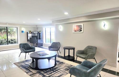 Brookhollow Hotel | Days Inn by Wyndham Houston