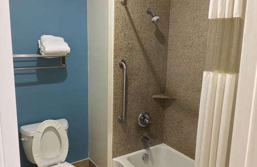 Humble Hotel | Days Inn by Wyndham Humble/Houston Intercontinental Airport