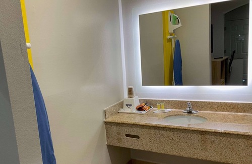 Humble Hotel | Days Inn by Wyndham Humble/Houston Intercontinental Airport