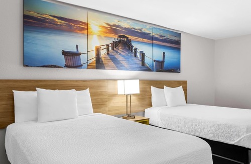Pea Ridge Hotel | Days Inn by Wyndham Huntington