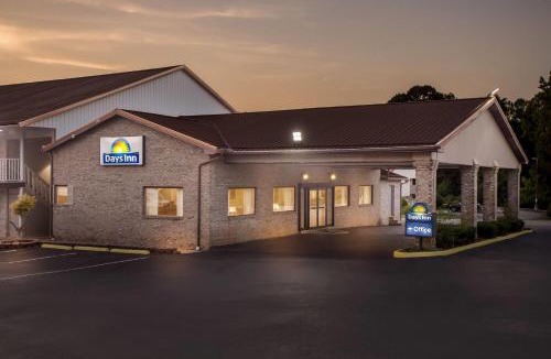 Pea Ridge Hotel | Days Inn by Wyndham Huntington