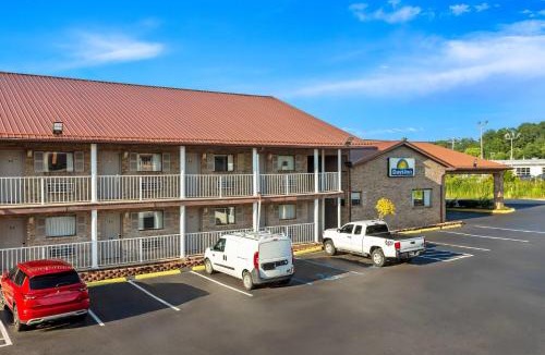 Pea Ridge Hotel | Days Inn by Wyndham Huntington
