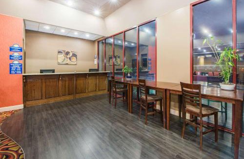 Joplin Hotel | Days Inn by Wyndham Joplin