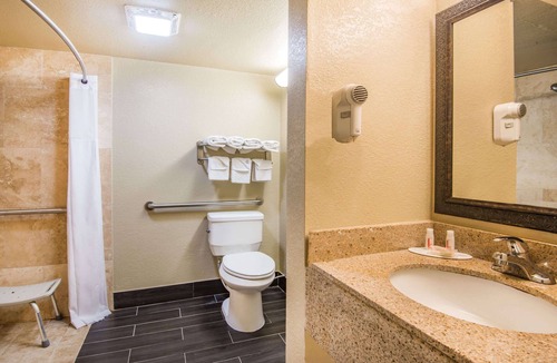 Joplin Hotel | Days Inn by Wyndham Joplin