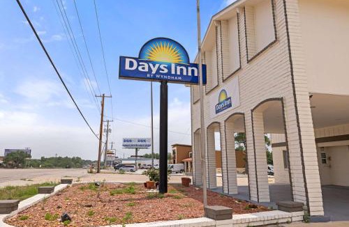 Kenedy Hotel | Days Inn by Wyndham Kenedy Karnes City