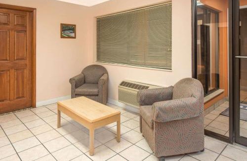 Kingdom City Hotel | Days Inn by Wyndham Kingdom City