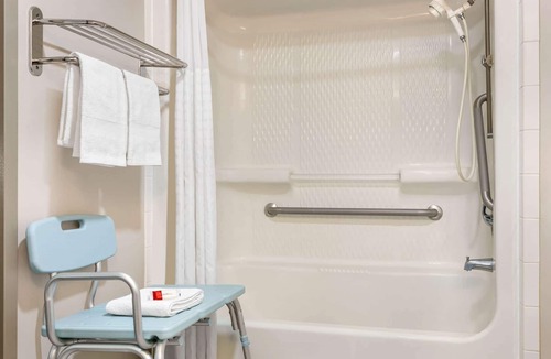 Kingsland Hotel | Days Inn by Wyndham Kingsland GA