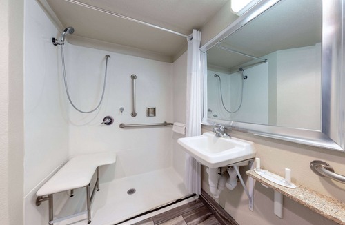 Lathrop Hotel | Days Inn by Wyndham Lathrop