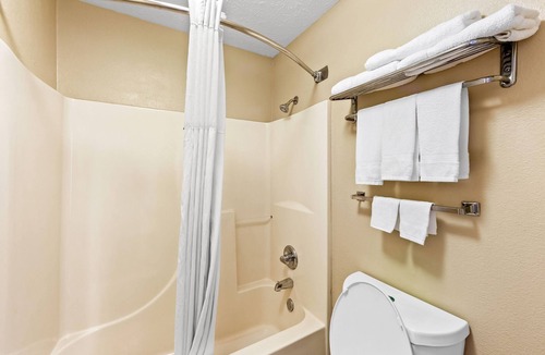 Lexington Hotel | Days Inn by Wyndham Lexington